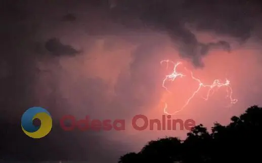 Штормове попередження: в Одесі та області вночі очікується гроза