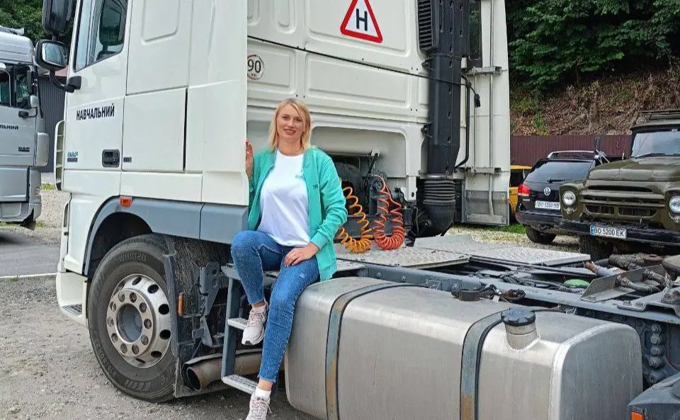 Від водійки до оператора ЧПК: жінкам пропонують цікаві професії