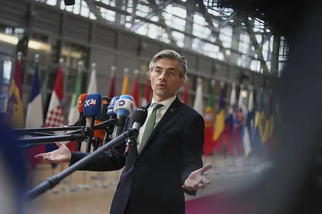 Глава МЗС Литви пояснив, чому Україну важливо долучити до "стіни дронів"