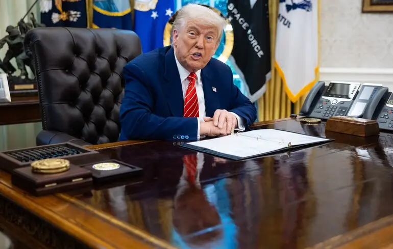 Торгівельна війна США: Трамп офіційно знизив деякі мита для Британії, але не всі 