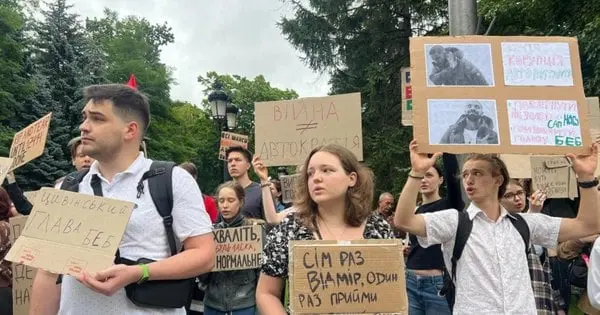 У Києві перед засіданням Верховної Ради зібрався мітинг за відновлення незалежності НАБУ і САП