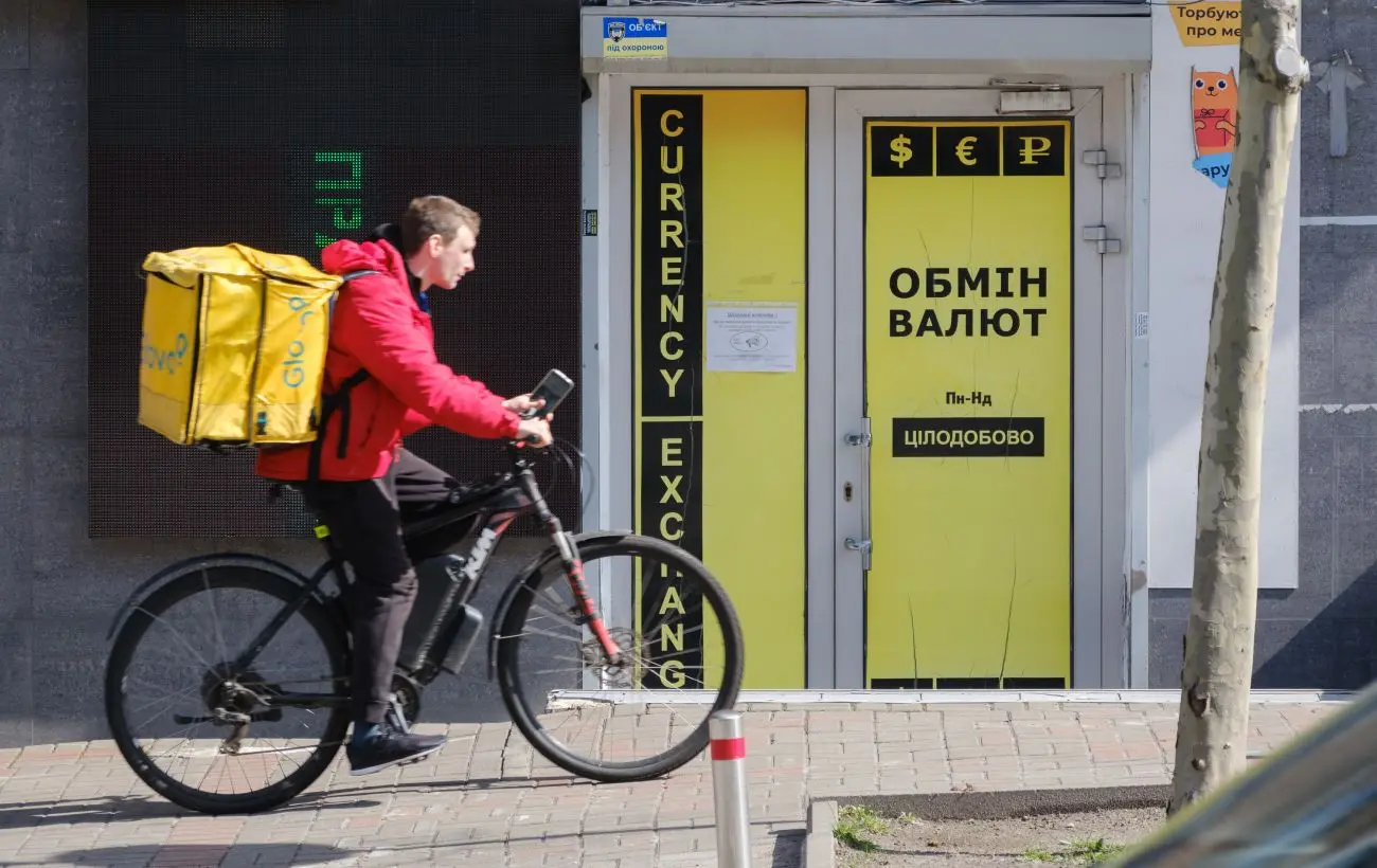 Долар подешевшав наприкінці травня: які курси в обмінниках