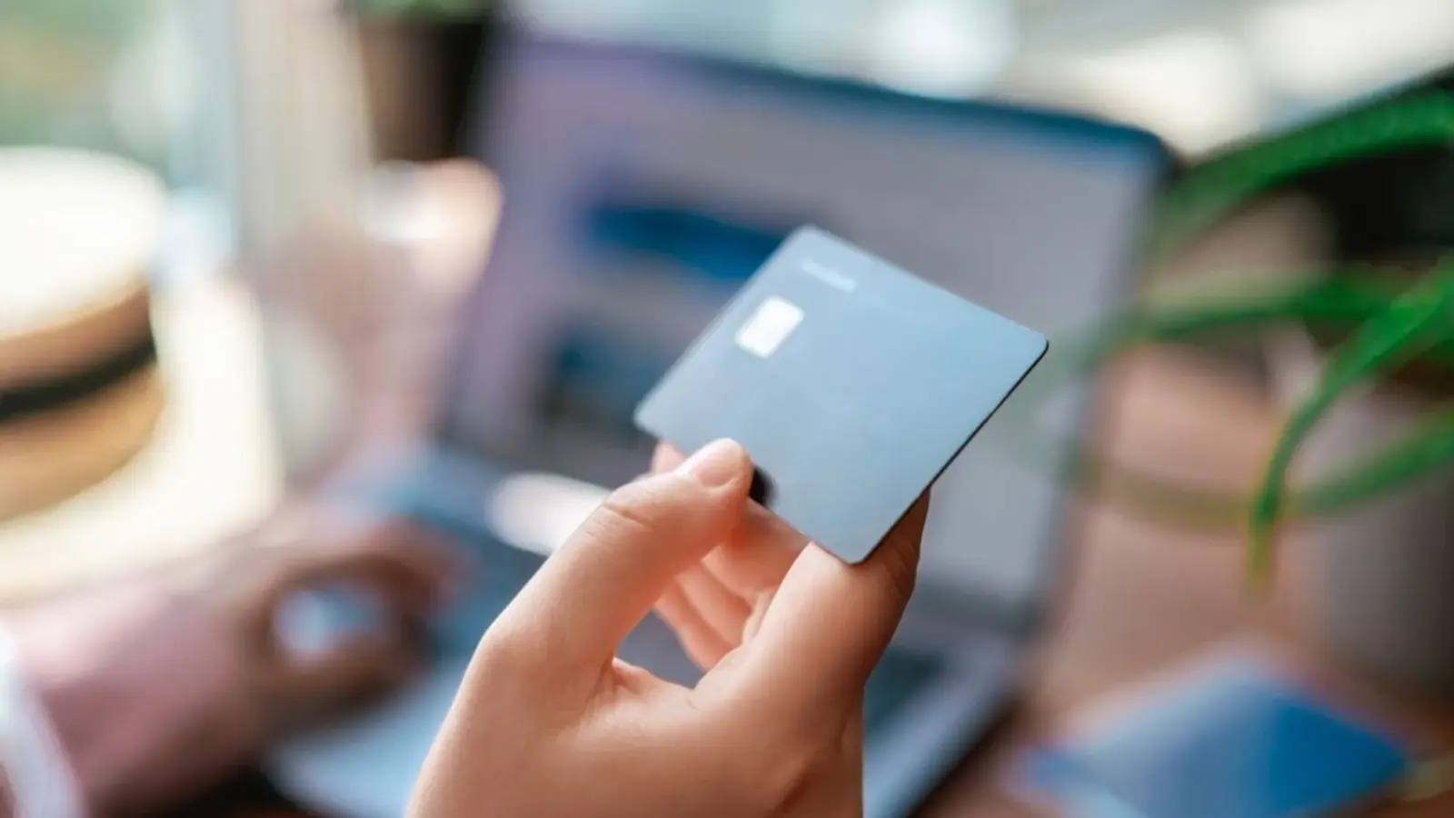 Безпечні P2P-перекази у 2025 році: що потрібно знати платникам і отримувачам
