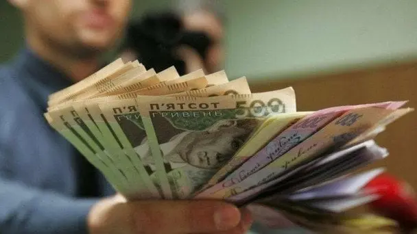 Який стаж і зарплату потрібно мати, щоб отримувати 11 000 гривень пенсії в Україні