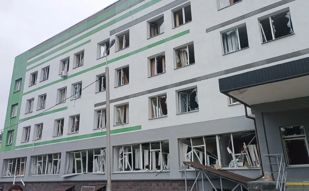 У Києві через російську атаку пошкоджені три медзаклади