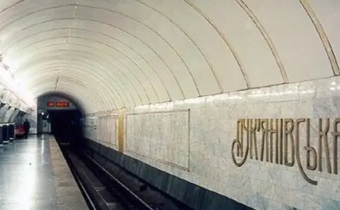 Наземна частина станції метро «Лук’янівська» пошкоджена нічним обстрілом