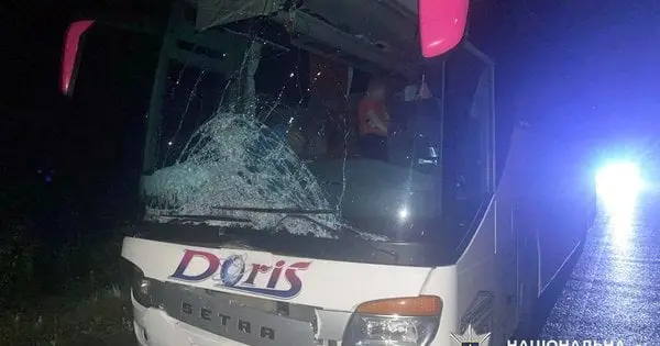 На Хмельниччині туристичний автобус збив на смерть 28-річного чоловіка