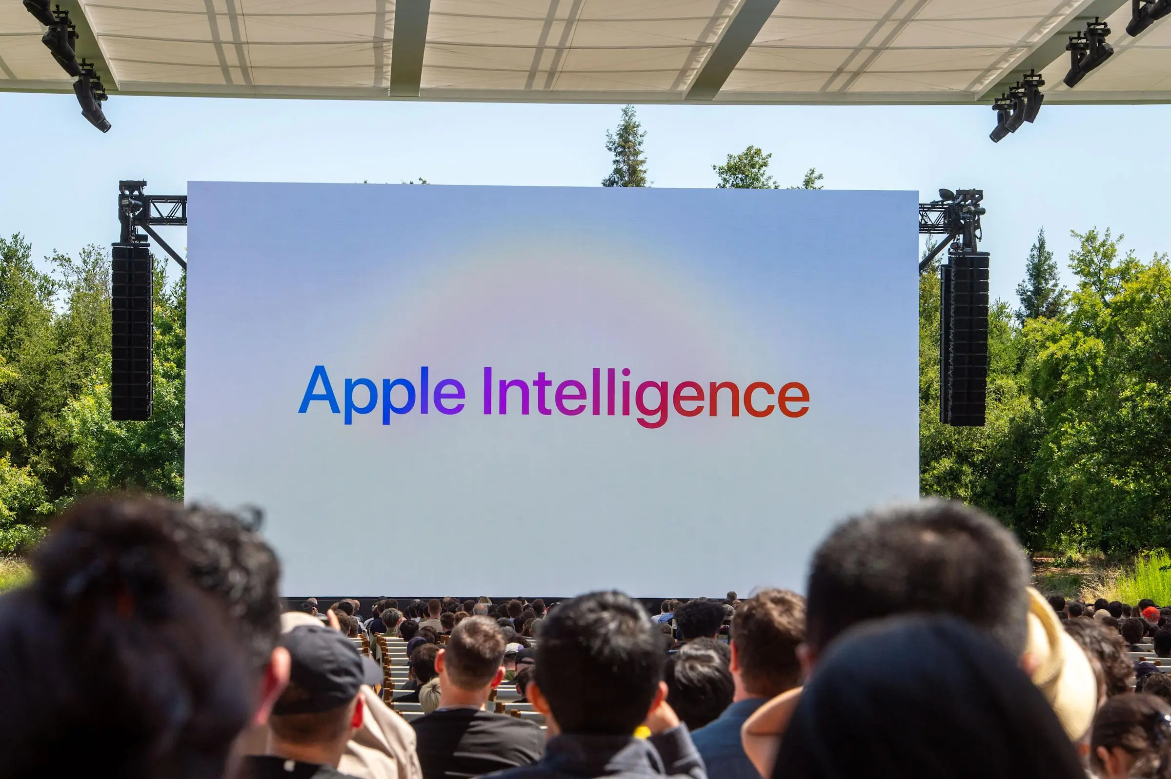 Apple стикається з судовим позовом через імовірне піратство