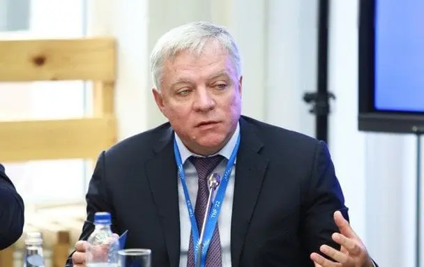 Випав із вікна на Рубльовці: в Москві загадково помер черговий топнафтовик