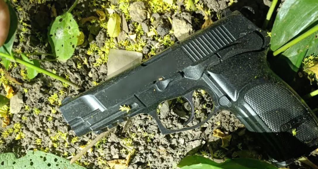 В Одесі двоє чоловіків розважалися стрільбою по автомобілю