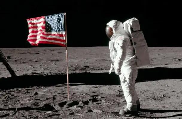 Прапор США на Місяці: чи можна побачити його із Землі