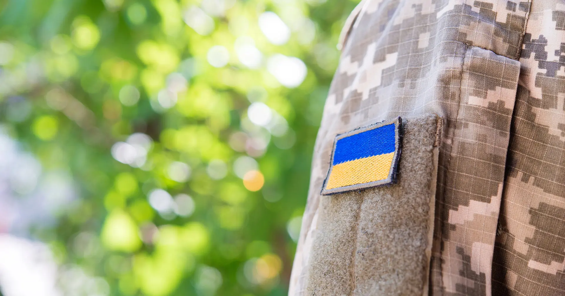 Вихопив сумку і втік: у Києві чоловік пограбував військову, яка проходить лікування