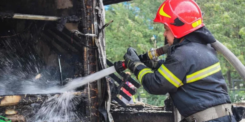 У Вінниці горіла ятка на зупинці громадського транспорту