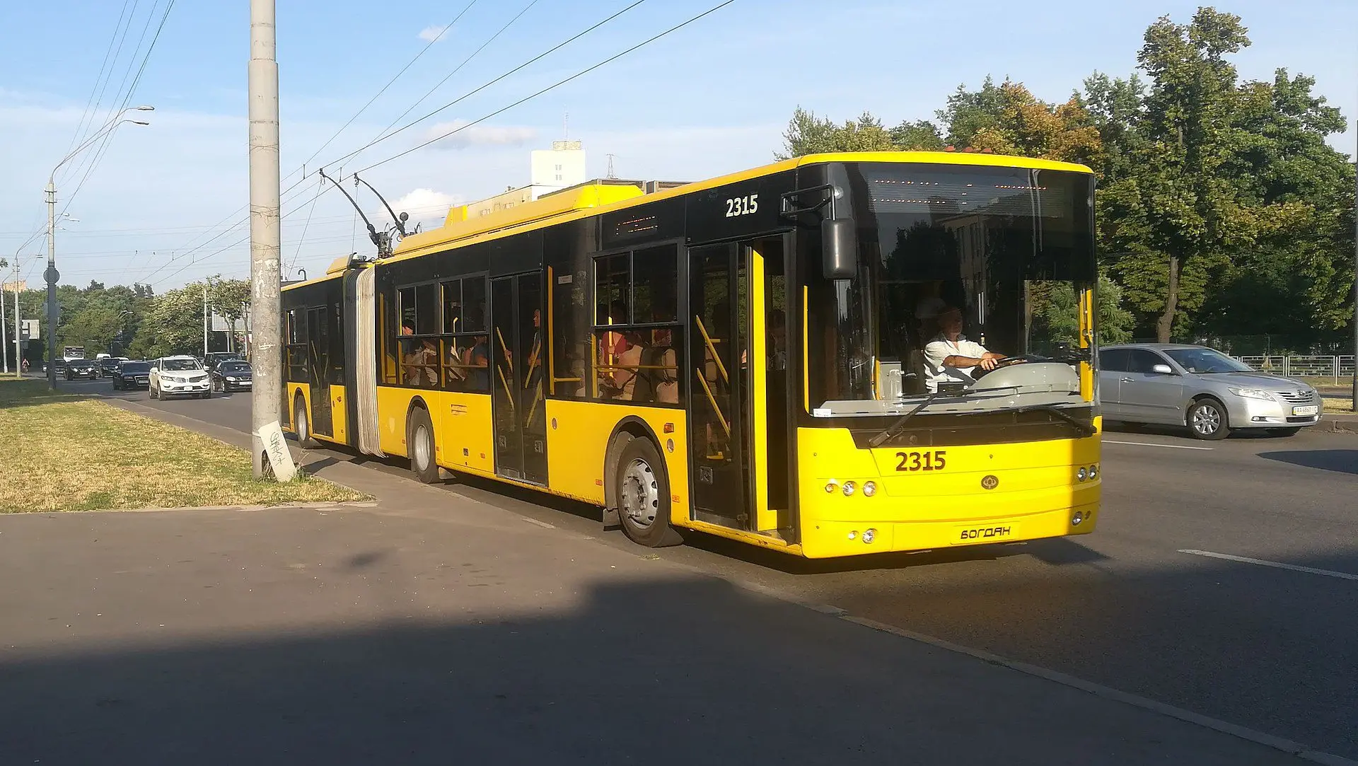 У Києві із 31 липня до 2 серпня щовечора змінюватимуть рух тролейбуси №№ 3 та 40