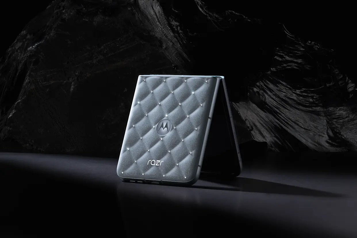 Motorola і Swarovski об’єднуються для створення нового Razr
