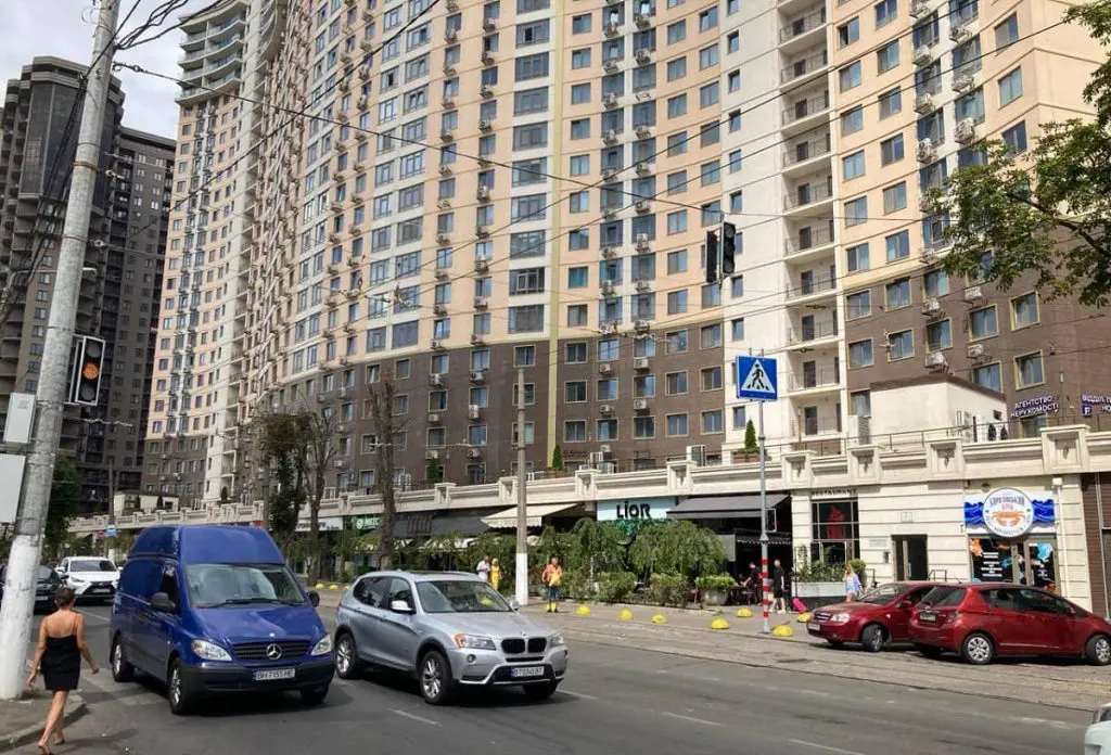 В Одесі з’явився новий світлофор у районі Аркадії (фото)
