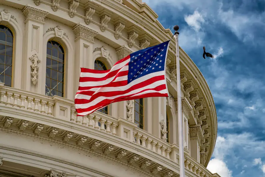 ЗМІ: Білий дім стверджує, що США призупинили постачання деякої зброї Києву