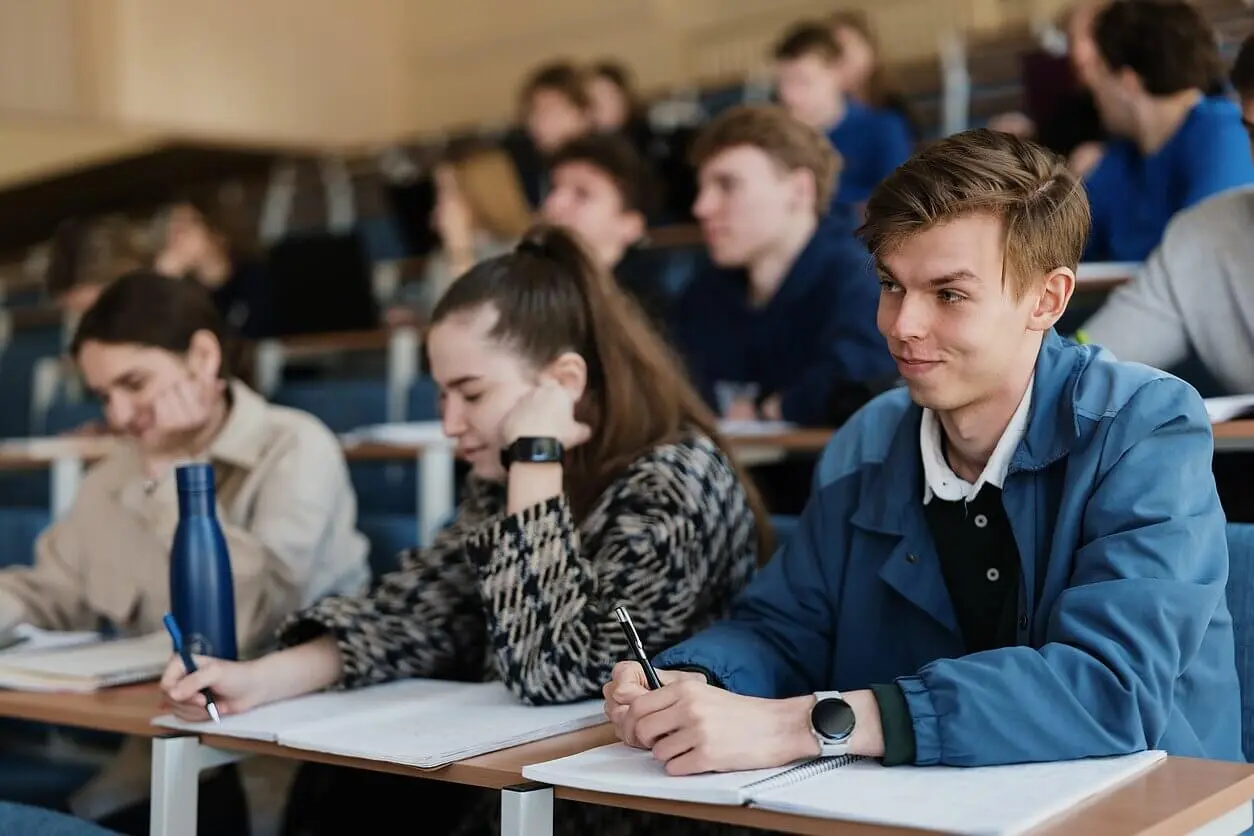 Навчальні гранти в Україні: на яких спеціальностях у 2025 році буде менше бюджетних місць