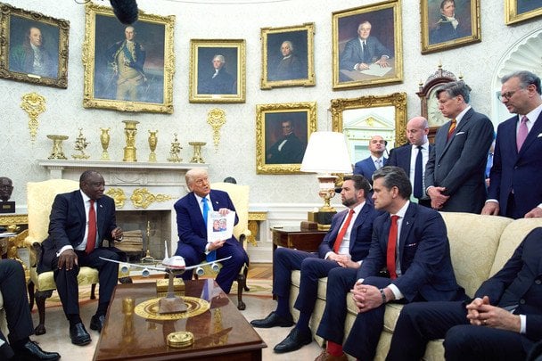 Навіщо Трамп влаштовує "засідки" світовим лідерам в Білому домі — CNN