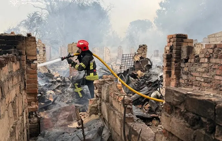 Росіяни атакували Житомирську область: є пожежі та руйнування 