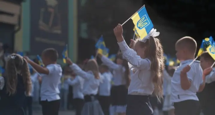 Батьки чернівецьких першачків отримають по 5 тисяч гривень на «Пакунок школяра»