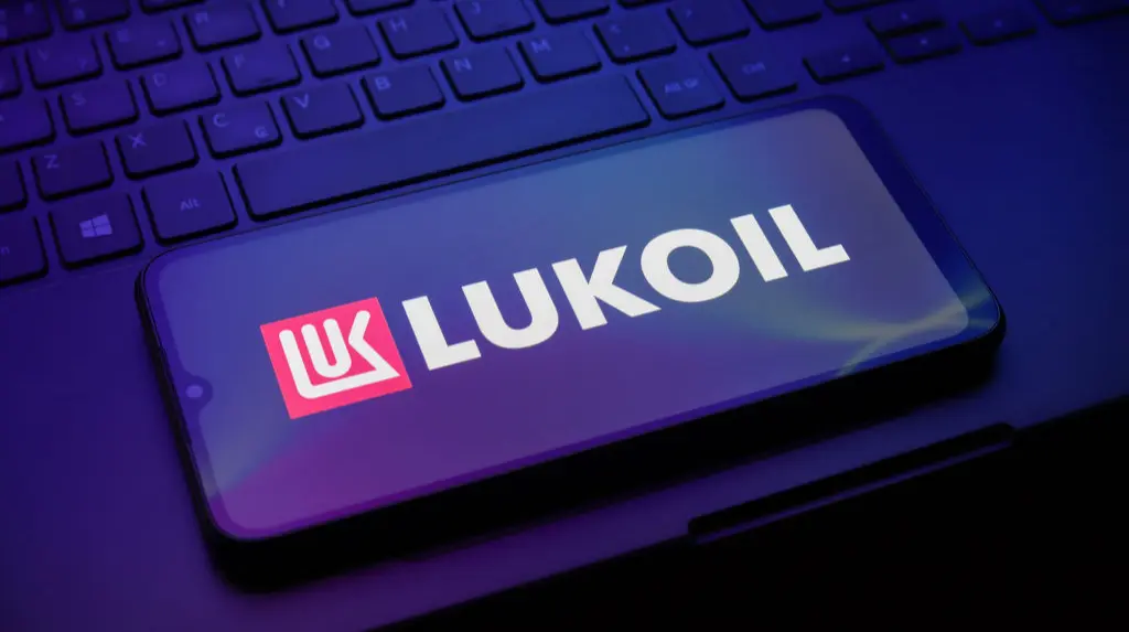  "Лукойл" знайшов лазівку: нафтогігант РФ качає мільярди в обхід санкцій ЄС 