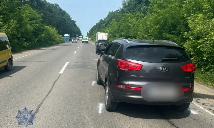 У селі Дубівці врізалися три автівки: рух ускладнений