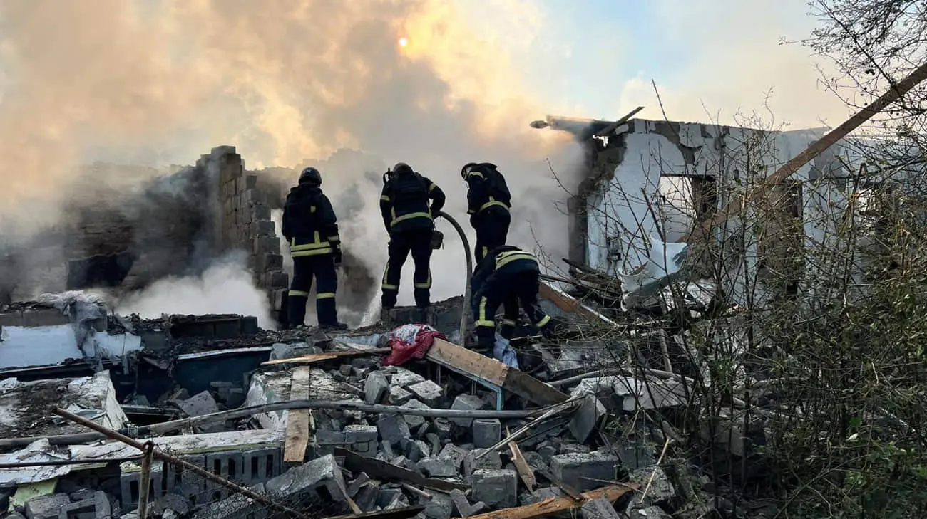 Росіяни атакували Дніпропетровщину: вирували масштабні пожежі, 5 постраждалих