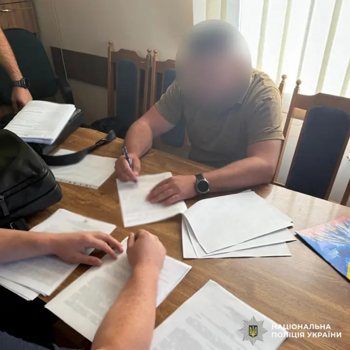 На Буковині затримали заступника голови РВА, який за 500 доларів обіцяв вирішити питання з ТЦК та ВЛК