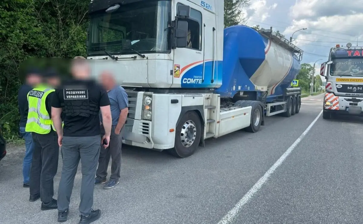 Ховали ухилянтів під ковдрою: житель Києва організував схему переправлення чоловіків через кордон