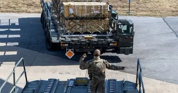 Білий дім підтвердив зупинку постачання деякого озброєння Україні