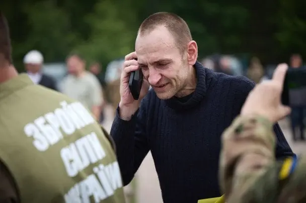 "Не продам ні за що!": під час обміну воїн не стримав емоцій та розповів про любов до України