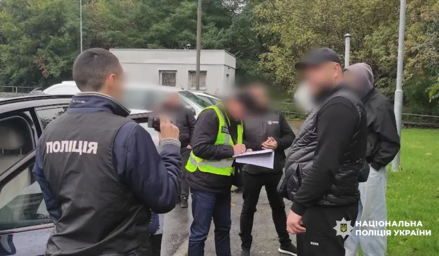 Обіцяв допомогти «відкосити» від армії за 18 тис доларів: у Вінниці затримали хабарника