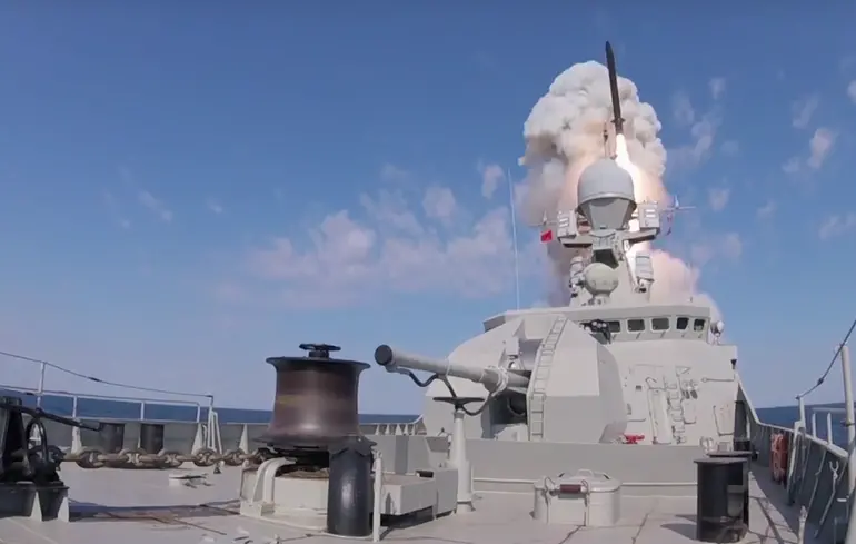 Росіяни знову вивели в Чорне море носії "Калібрів", пабліки попереджають про ракетну небезпеку