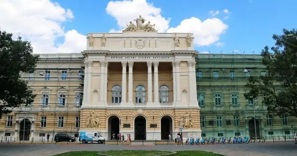 Суд змінив виправдальний вирок підприємцеві у справі про ремонт Львівського університету