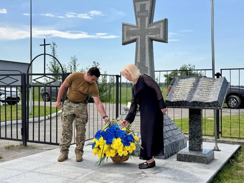 У Чабанівській громаді встановили меморіальний хрест в пам’ять загиблих героїв