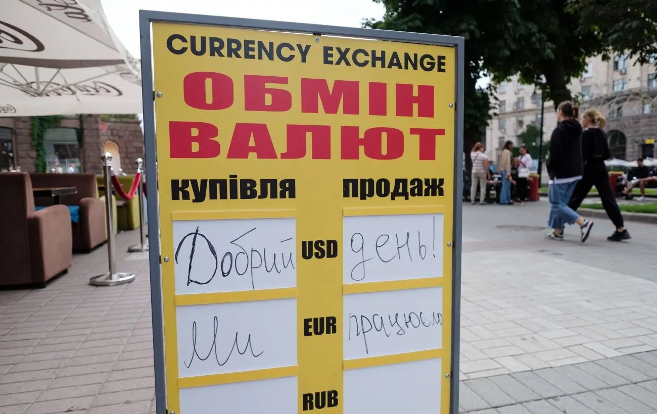 НБУ знизив курс долара, але підвищив курс євро