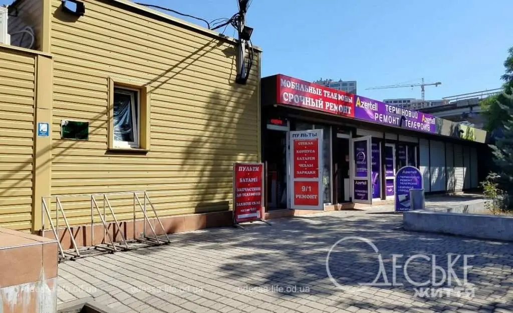 Рани Одеси: постраждалий від атаки дронів радіоринок на Пересипу знову ожив  (фоторепортаж)