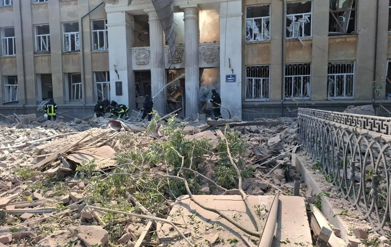РФ балістикою повністю зруйнувала ліцей у Білгород-Дністровському, - Зеленський