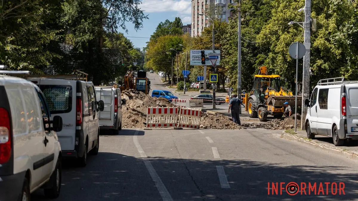 У Дніпрі частково перекрили вулицю Володимира Антоновича: йде підготовка до опалювального сезону