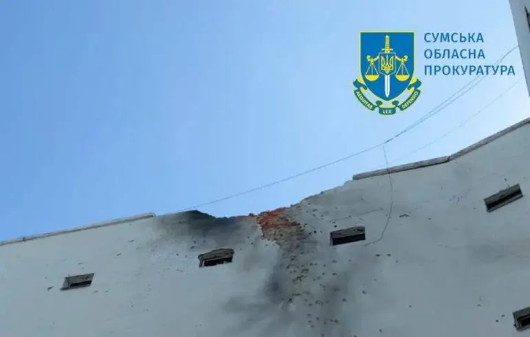 Росіяни дроном влучили по навчалному закладу в Сумах. Є постраждалі