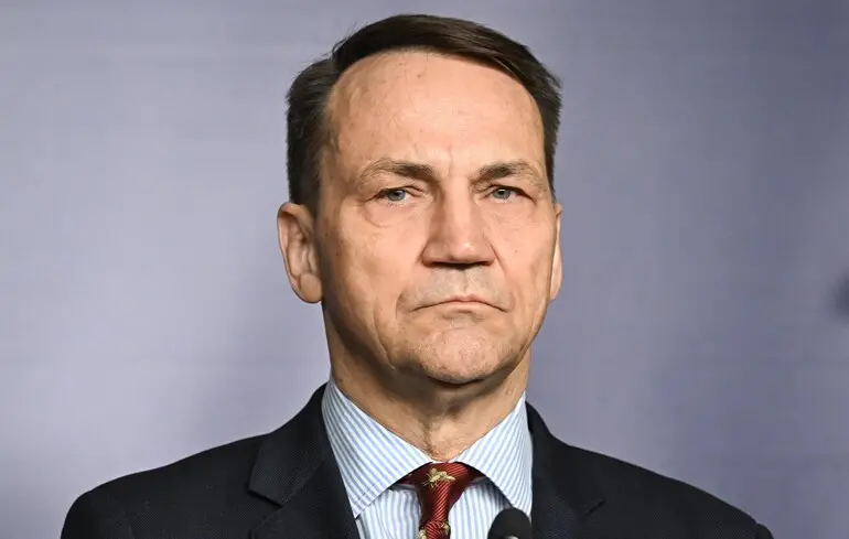 "Інцидент з дронами у Польщі доводить, що ви б мали засудили агресію РФ": Сікорський про заяву Орбана