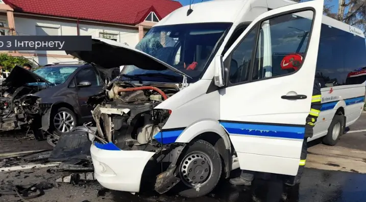 Моторошна аварія у Румунії: автобус з Чернівців потрапив у жахливу ДТП
