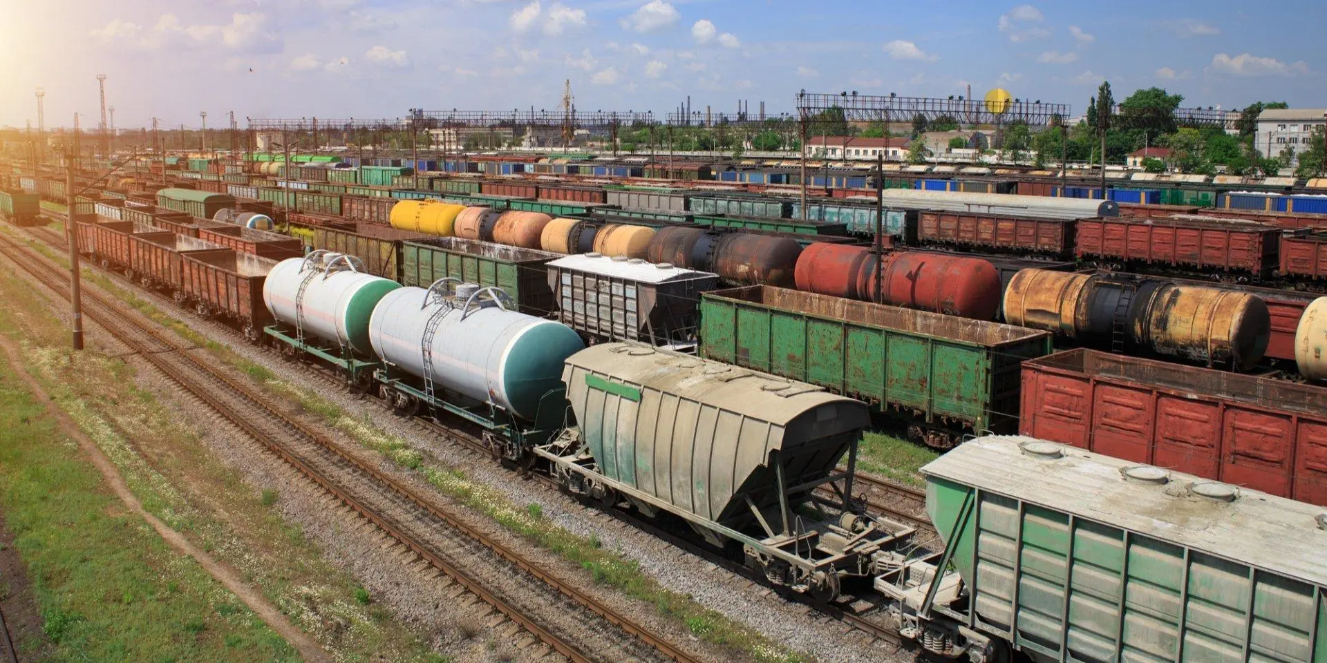 Одеса: чоловік виліз на дах вантажного вагона і дістав удар електрострумом