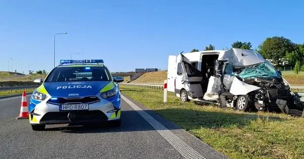 У Польщі 22-річний водій мікроавтобуса з України врізався у вантажівку, постраждали 4 пасажирів
