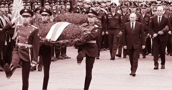 Матінка Путін та її діти, або війна годує