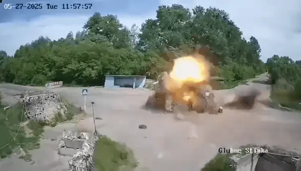 РФ атакувала "Ланцетом" блокпост на Сумщині: відео влучання і деталі про пораненого