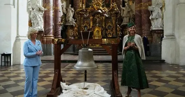 Королева Нідерландів передала церкві в Чехії дзвін зі зброї, використаної Росією проти України