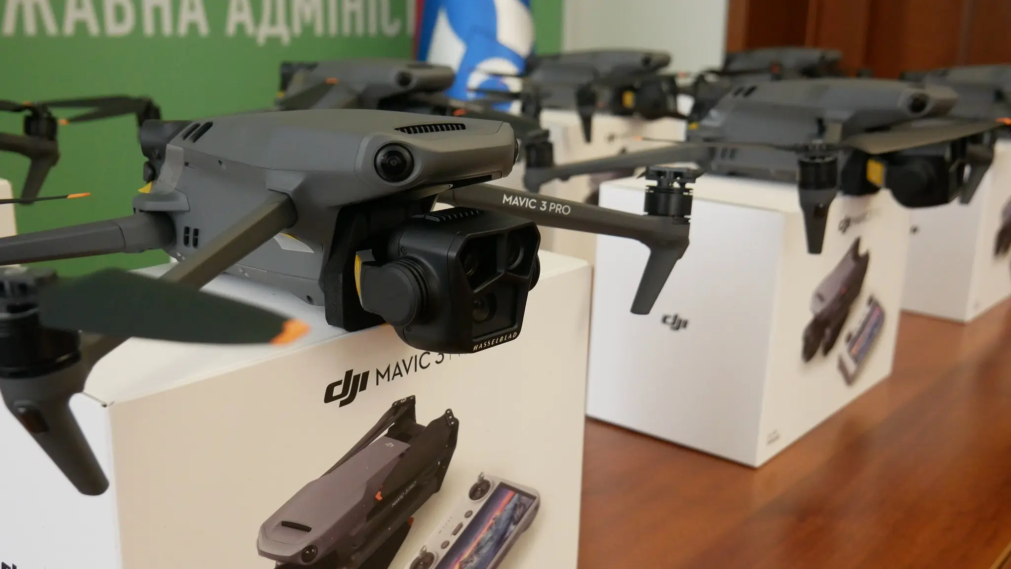 На Вінниччині для оборонців передали чергову партію дронів Mavic 3 Pro