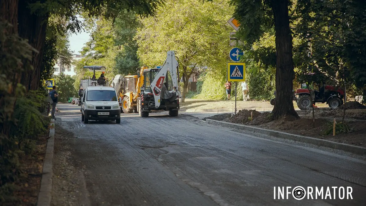 У Дніпрі на Мусліма Магомаєва почали класти новий асфальт